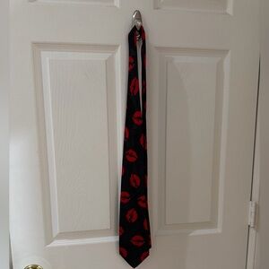 Stylish Black and Red Kiss Print Tie surrey